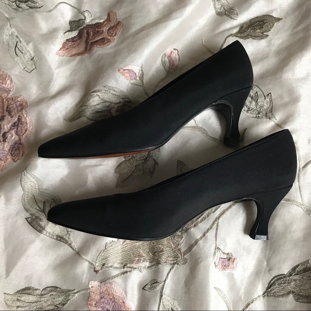Stuart Weitzman vintage everyday pumps 🦋